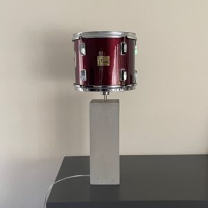 Staande drumlamp met betonlook lampvoet