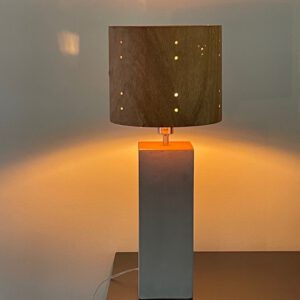 Staande drumlamp met betonlook lampvoet