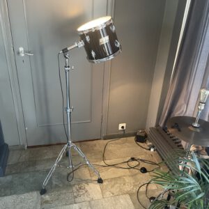 Zwarte drum vloerlamp