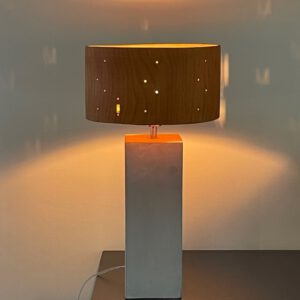 Staande drumlamp met betonlook lampvoet
