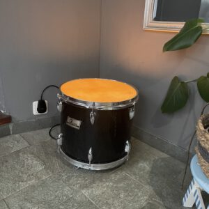 Drumtafel op wieltjes met ingebouwde verlichting